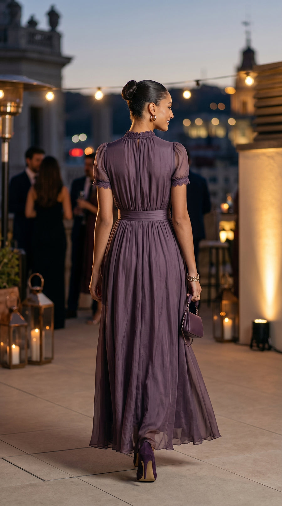 FLAVIA™ - VESTIDO LARGO MORADO CON ESCOTE EN V Y RIBETE DE ENCAJE DE GASA