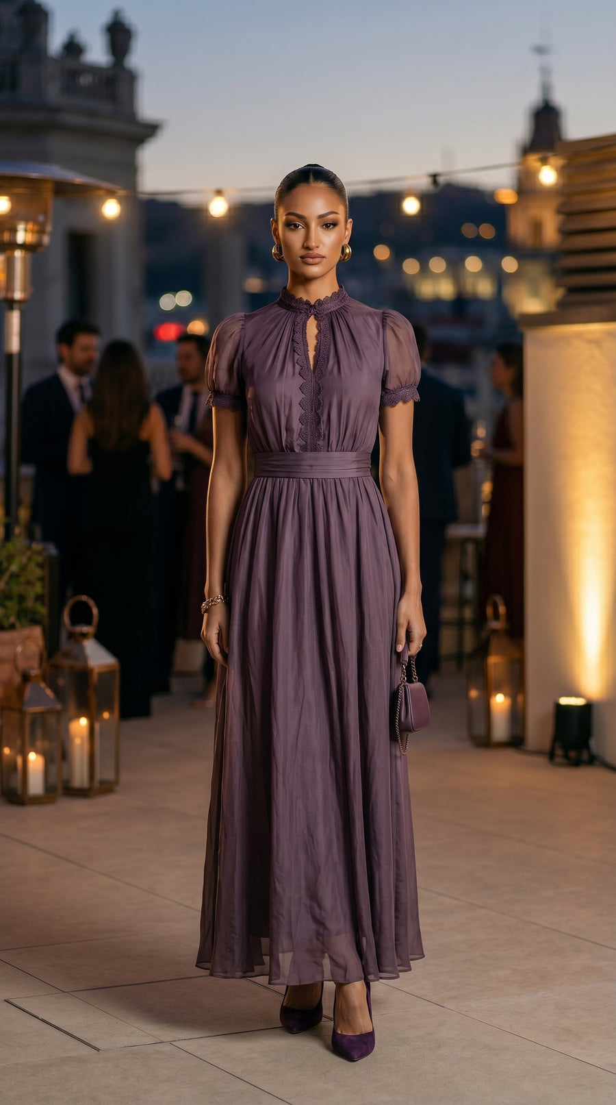 FLAVIA™ - VESTIDO LARGO MORADO CON ESCOTE EN V Y RIBETE DE ENCAJE DE GASA