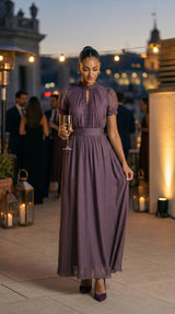 FLAVIA™ - VESTIDO LARGO MORADO CON ESCOTE EN V Y RIBETE DE ENCAJE DE GASA