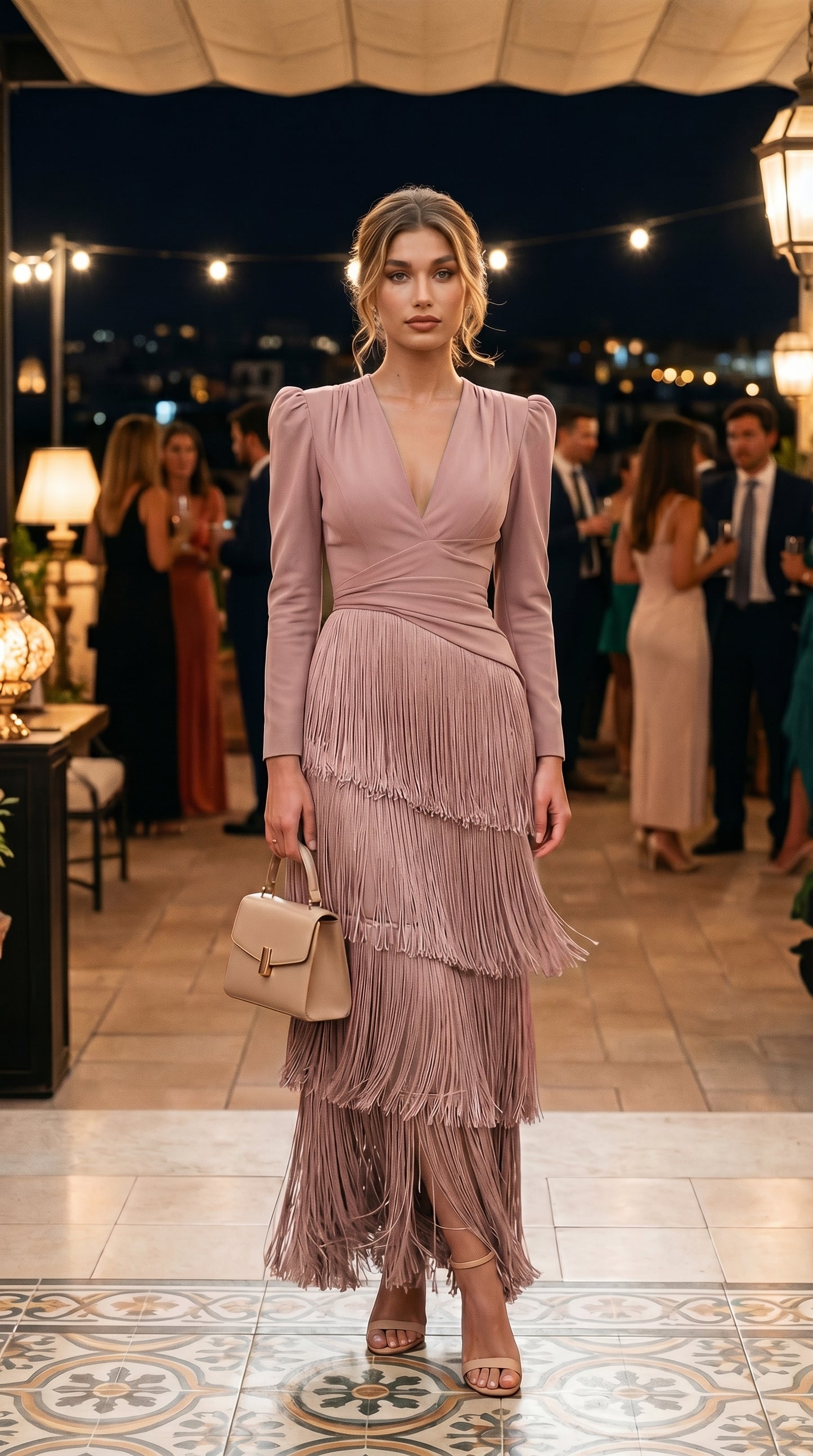 CLARA™ - VESTIDO ELEGANTE CON MANGAS DE FLECOS