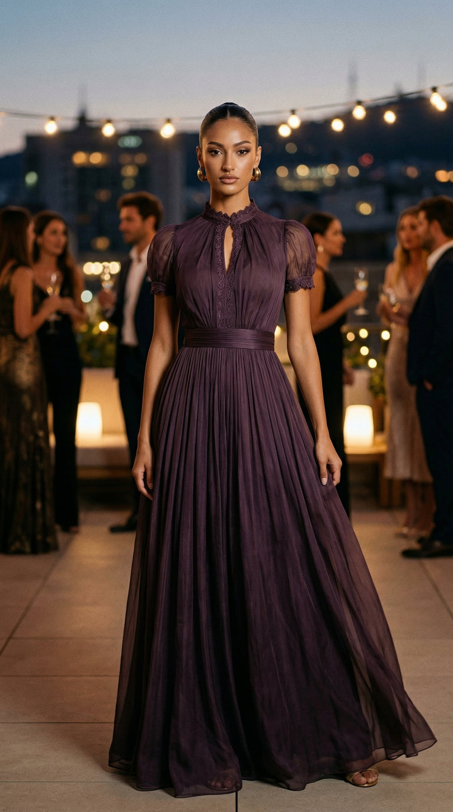 FLAVIA™ - VESTIDO LARGO MORADO CON ESCOTE EN V Y RIBETE DE ENCAJE DE GASA