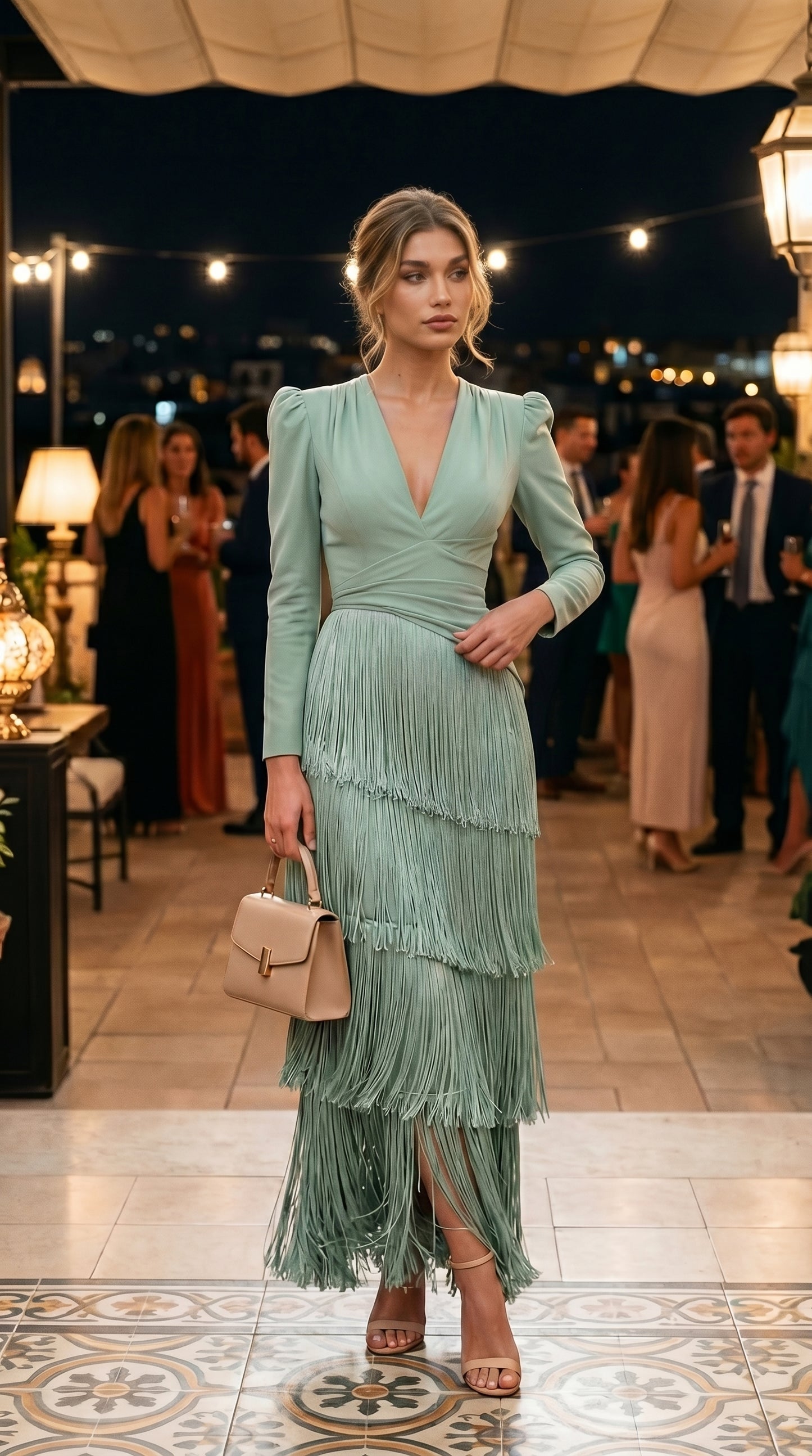 CLARA™ - VESTIDO ELEGANTE CON MANGAS DE FLECOS
